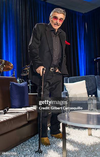 Hollywood Icon/actor Burt Reynolds on stage during Wizard World Comic Con Chicago 2015 - Day 3 at Donald E. Stephens Convention Center on August 22,...