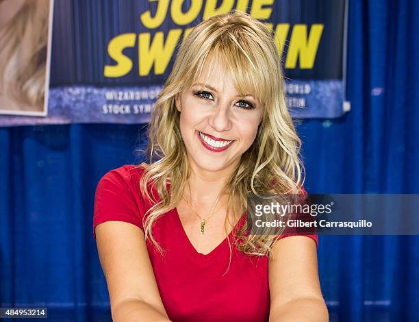 Actress Jodie Sweetin attends Wizard World Comic Con Chicago 2015 - Day 3 at Donald E. Stephens Convention Center on August 22, 2015 in Chicago,...