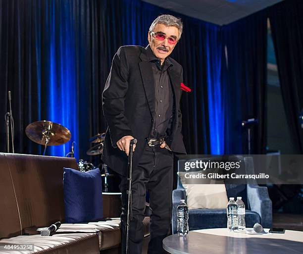 Hollywood Icon/actor Burt Reynolds on stage during Wizard World Comic Con Chicago 2015 - Day 3 at Donald E. Stephens Convention Center on August 22,...