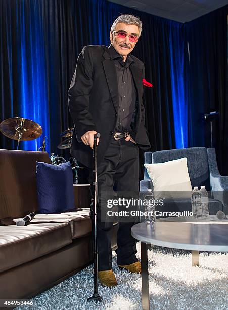 Hollywood Icon/actor Burt Reynolds on stage during Wizard World Comic Con Chicago 2015 - Day 3 at Donald E. Stephens Convention Center on August 22,...