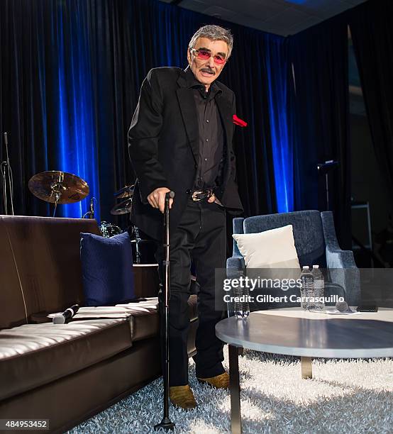 Hollywood Icon/actor Burt Reynolds on stage during Wizard World Comic Con Chicago 2015 - Day 3 at Donald E. Stephens Convention Center on August 22,...