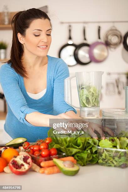 schwangerschaft und ernährung - rucola stock-fotos und bilder