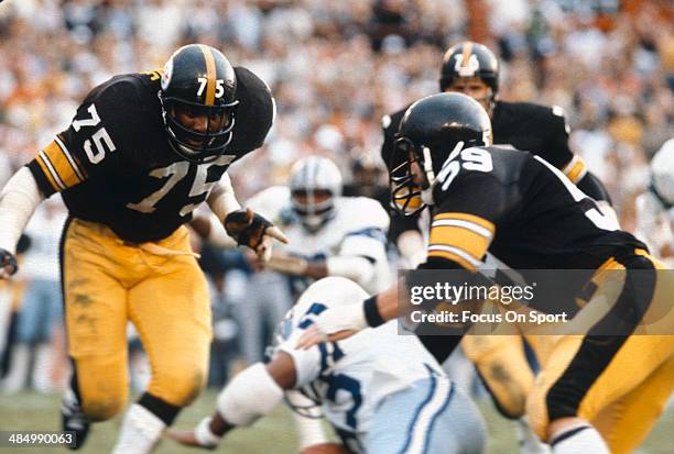 Joe Greens and Jack Ham of the Pittsburgh Steelers pursues the play against the Dallas Cowboys during Super Bowl XIII on January 21, 1979 at the...