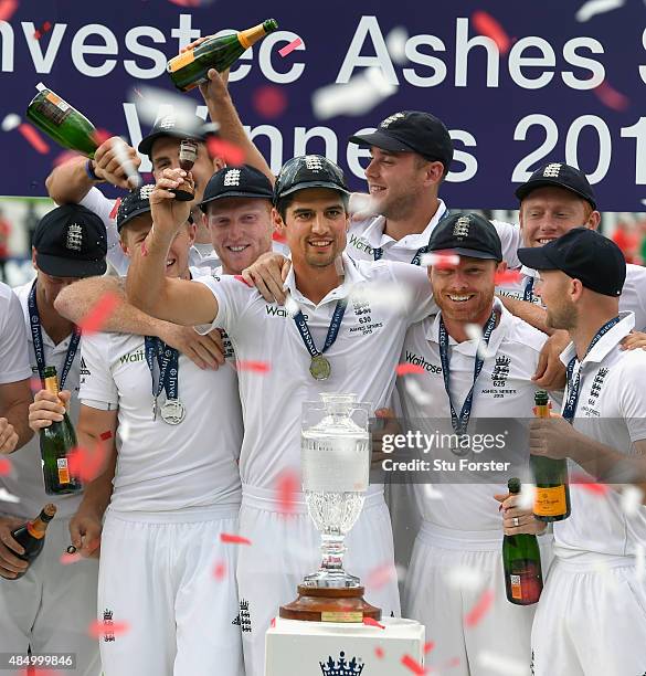 Alastair Cook and his England team celebrate winning the ashes after day four of the 5th Investec Ashes Test match between England and Australia at...