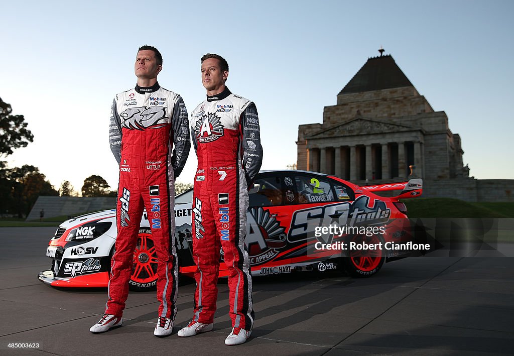 Holden Racing Team Visit Melbourne Shrine Of Remembrance
