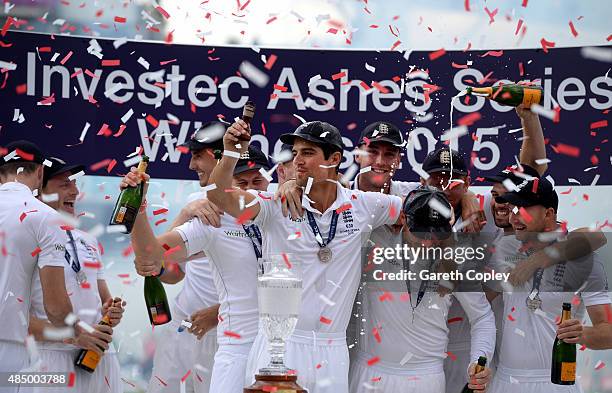 Alastair Cook and his England team celebrate winning the ashes after day four of the 5th Investec Ashes Test match between England and Australia at...