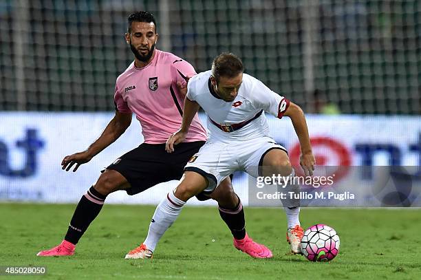 Abdelhamid El Kaoutari of Palermo and Diego Capel of Genoa compete for the ball during the Serie A match between US Citta di Palermo and Genoa CFC at...