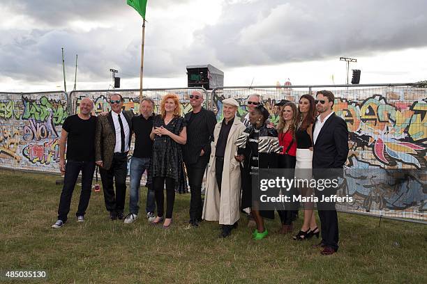 Robin Ware Photos and Premium High Res Pictures - Getty Images