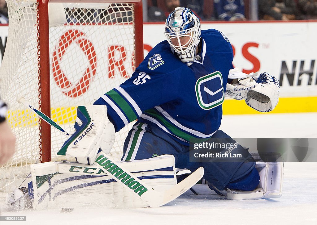 Colorado Avalanche v Vancouver Canucks