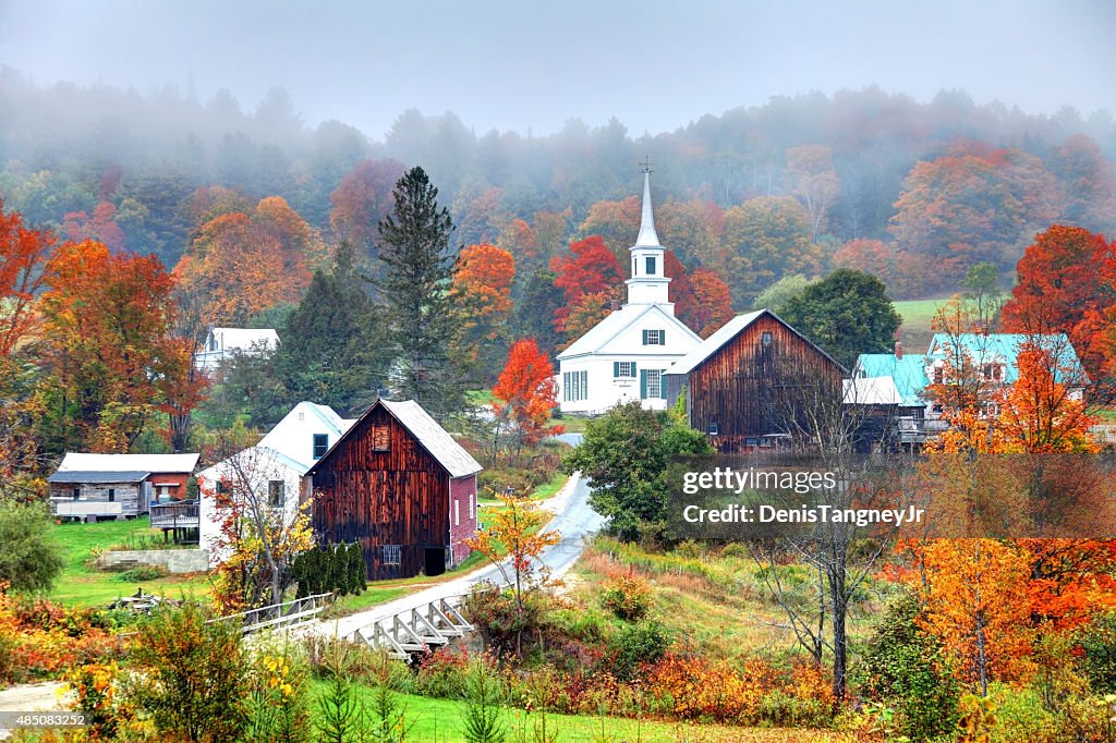 Misty Herbstliche Landschaft im ländlichen Vermont