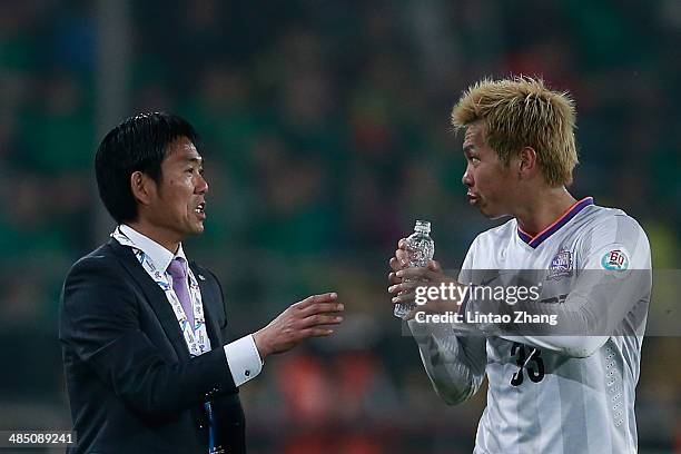 Sanfrecce Hiroshima head coach Hajime Moriyasu talk with Tsukasa Shiotani during the AFC Champions match between Sanfrecce Hiroshima and Beijing...