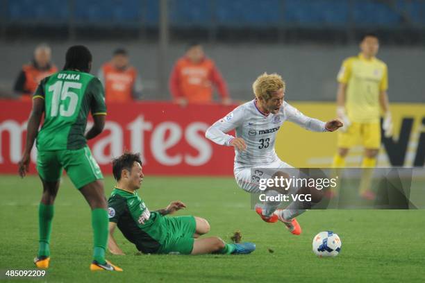 Zhang Xizhe of Beijing Guo'an and Tsukasa Shiotani of Sanfrecce Hiroshima battle for the ball during the Asian Champions League match between Beijing...