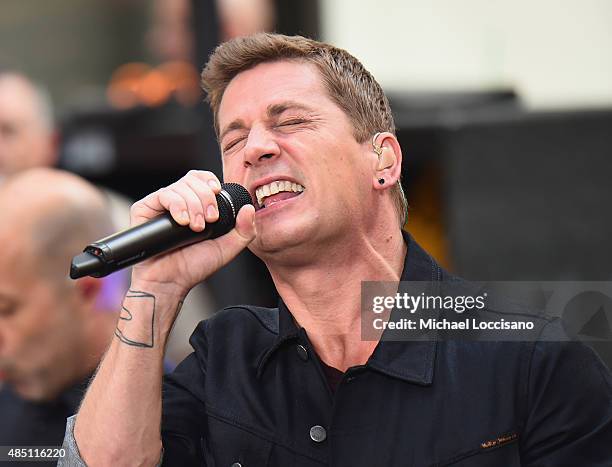 Singer Rob Rob Thomas Singer Photos and Premium High Res Pictures - Getty Images