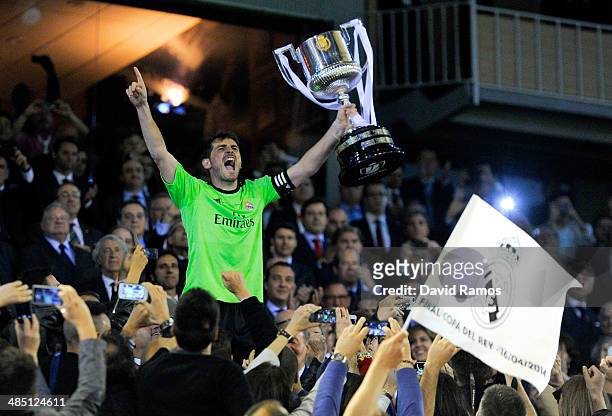 Iker Casillas of Real Madrid CF celebrates with the trophy after winning the Copa del Rey Final between Real Madrid and FC Barcelona at Estadio...