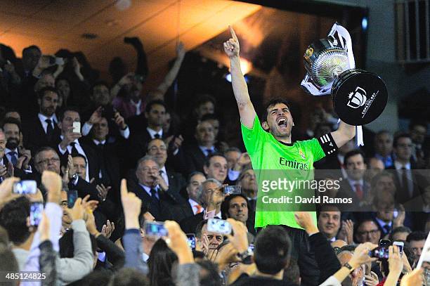 Iker Casillas of Real Madrid CF celebrates with the trophy after winning the Copa del Rey Final between Real Madrid and FC Barcelona at Estadio...