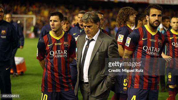 Head coach of FC Barcelona Gerardo Tata Martino and FC Barcelona's players stay on the pitch after loosing the match during the Copa del Rey Final...
