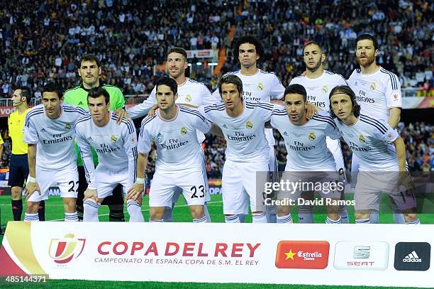 Real Madrid CF players pose for a team picture prior to the Copa del Rey Final between Real Madrid and FC Barcelona at Estadio Mestalla on April 16,...