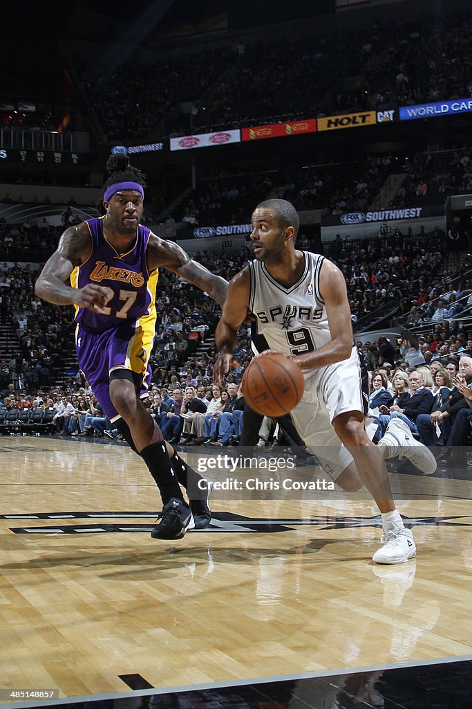 Los Angeles Lakers v San Antonio Spurs