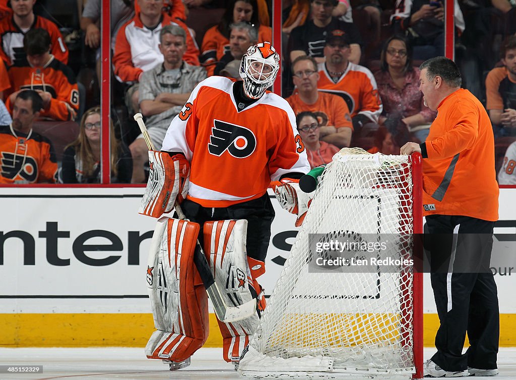 Carolina Hurricanes v Philadelphia Flyers