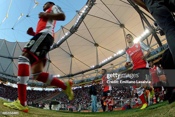 Tofilo Guti?rrez, Manuel Lanzini and Leonel Vangioni of River Plate enter to the field prior a match between Estudiantes and River Plate as part of...