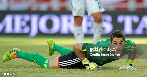 Leandro Chichizola of River Plate lies on the ground during a match between Estudiantes and River Plate as part of 14th round of Torneo Final 2014 at...