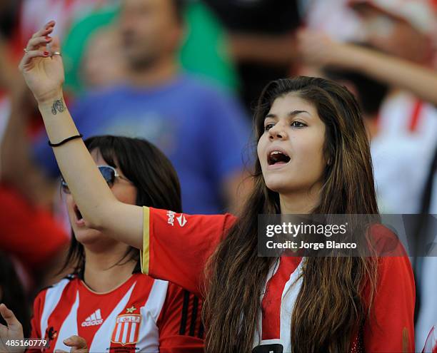 Woman fan of Estudiantes cheers her team during a match between Estudiantes and River Plate as part of 14th round of Torneo Final 2014 at Ciudad de...