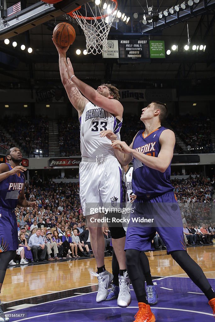 Phoenix Suns v Sacramento Kings