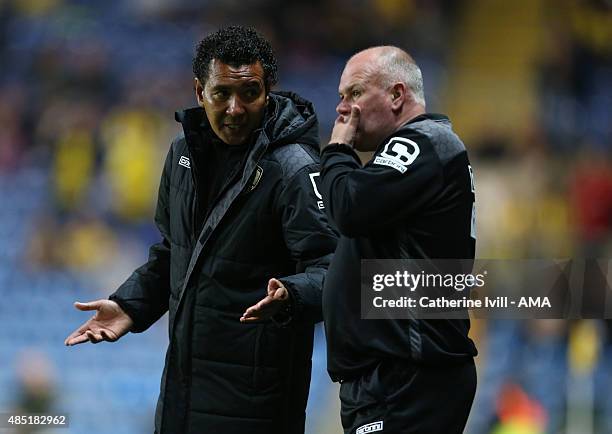 Ricardo Moniz manager of Notts County talks to assistant Dave Kevan during the Sky Bet League Two match between Oxford United and Notts County at...