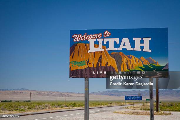 welcome to utah road sign - panneau de bienvenue photos et images de collection