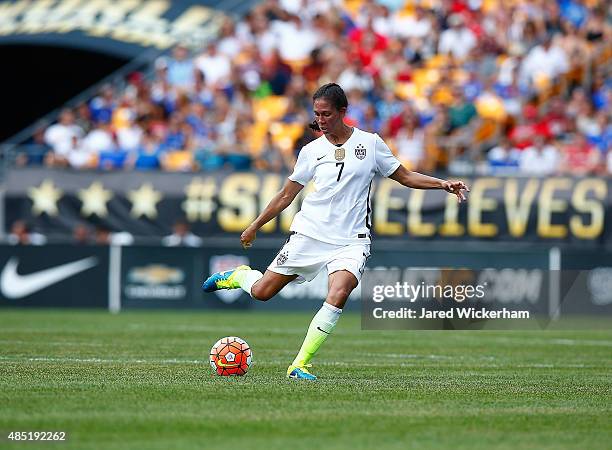 Shannon Boxx of the United States in action against Costa Rica during the match at Heinz Field on August 16, 2015 in Pittsburgh, Pennsylvania.