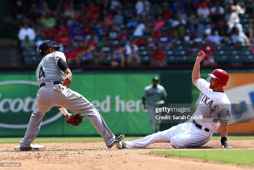 Seattle Rangers Ryan Strausborger of the Texas Rangers steals second base before the ...