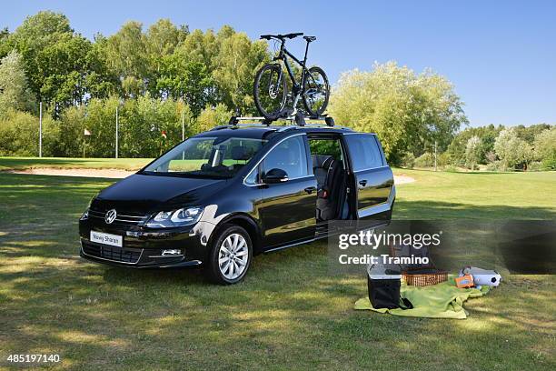 picnic on the grass with family van - car picnic stock pictures, royalty-free photos & images