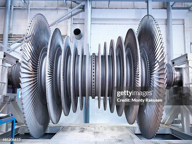 side view of low pressure steam turbine in repair bay - hydroelectric power photos et images de collection