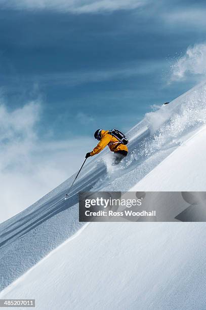 mid adult male skier speeding downhill, obergurgl, austria - vacanza sulla neve foto e immagini stock
