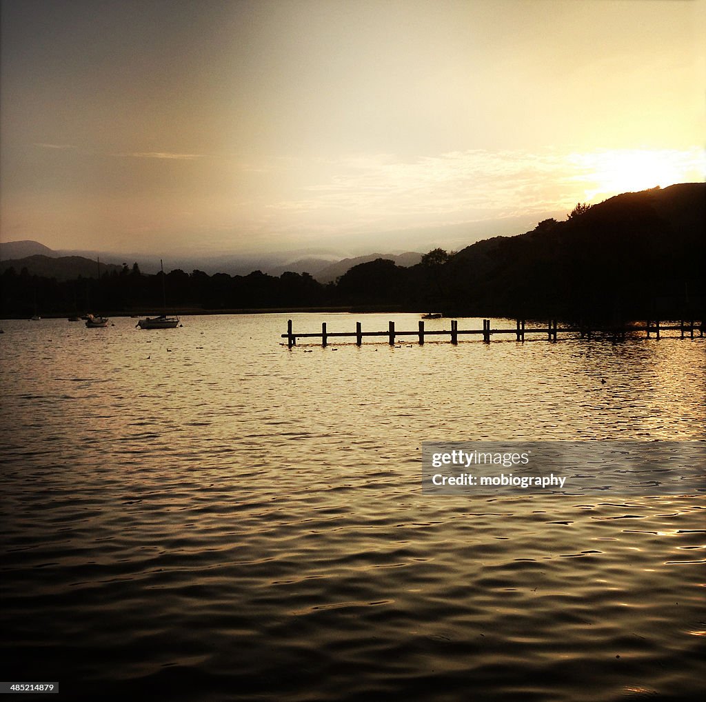 Reino Unido, distrito de los lagos de inglaterra, la puesta de sol sobre el lago Windermere