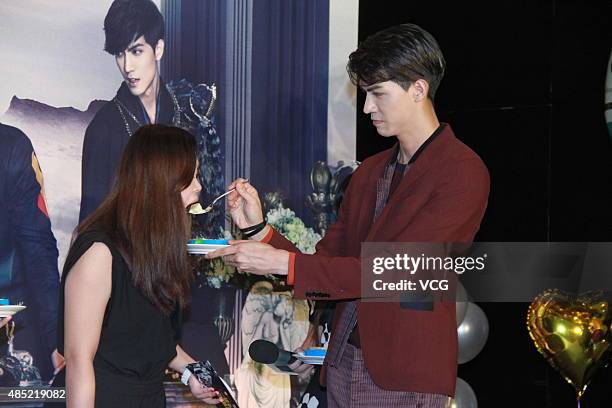 Le Ming Ran Ming Ren Photos and Premium High Res Pictures - Getty Images