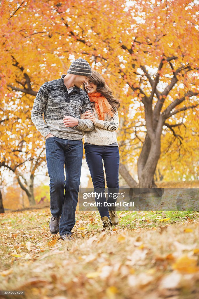 USA, New York State, New York City, Couple in Central Park