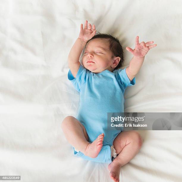 traqueteo Examinar detenidamente Haz lo mejor que pueda 427 fotos e imágenes de Recién Nacido 0 1 Mes - Getty Images