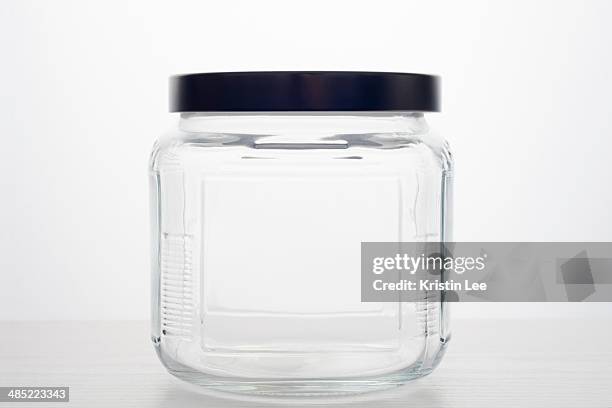 empty glass jar - couvercle photos et images de collection