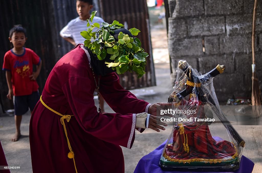 Filipino Catholics Celebrate Holy Week