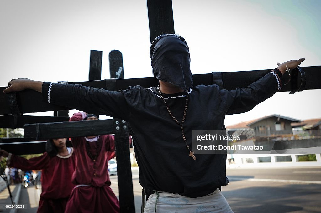 Filipino Catholics Celebrate Holy Week