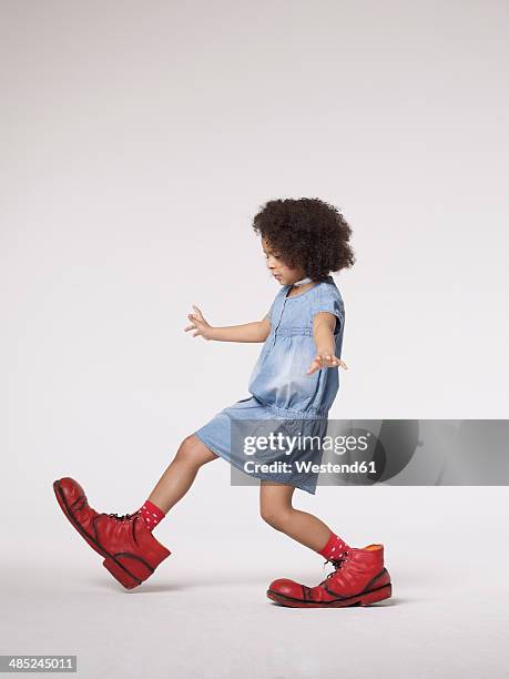 girl walking in large clown shoes - funny clown stockfoto's en -beelden