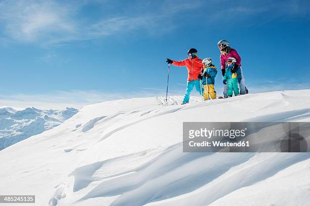 austria, salzburg country, altenmarkt-zauchensee, family skiing in mountains - family sport winter stock-fotos und bilder
