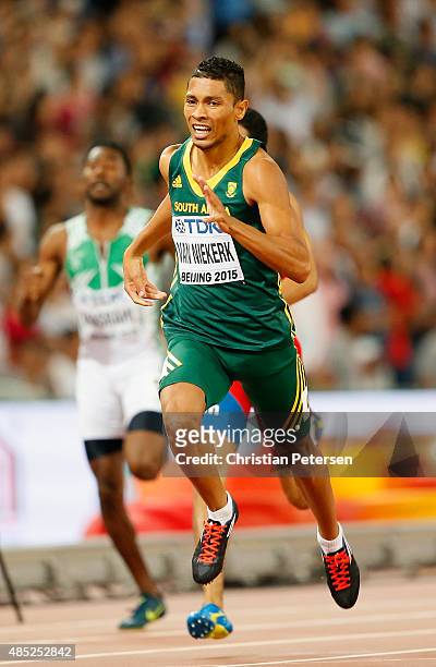 Wayde Van Niekerk of South Africa crosses the finish line to win gold in the Men's 400 metres final during day five of the 15th IAAF World Athletics...
