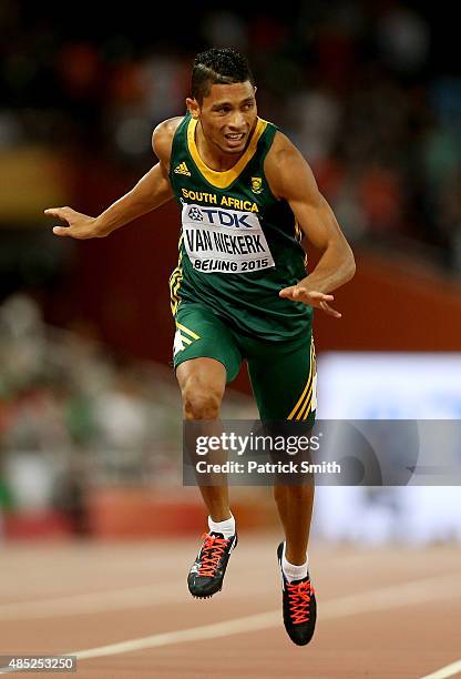 Wayde Van Niekerk of South Africa crosses the finish line to win gold in the Men's 400 metres final during day five of the 15th IAAF World Athletics...