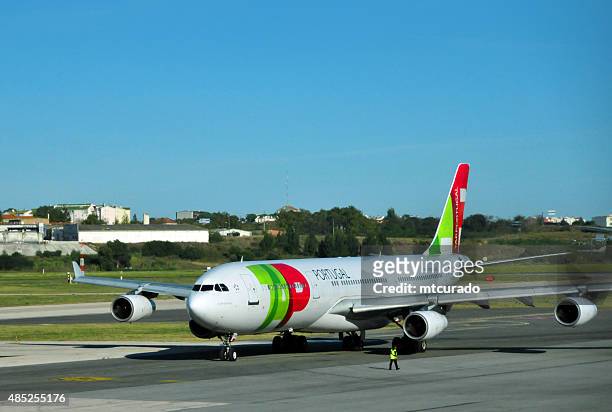 toque em portugal aeronaves no aeroporto de lisboa - aeroporto lisboa imagens e fotografias de stock