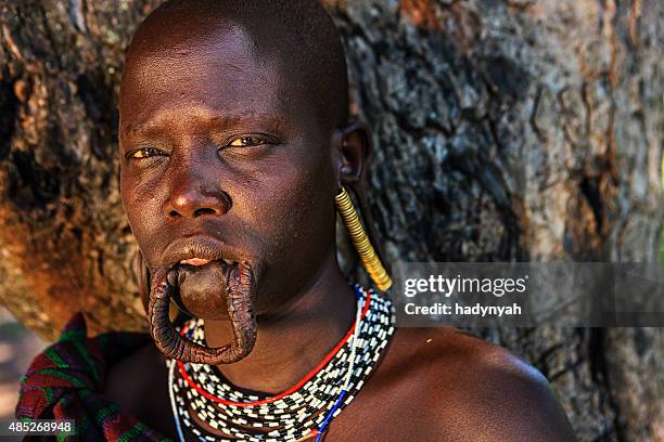 ポートレートマーシ族の女性は、エチオピア、アフリカ - mursi tribe ストックフォトと画像