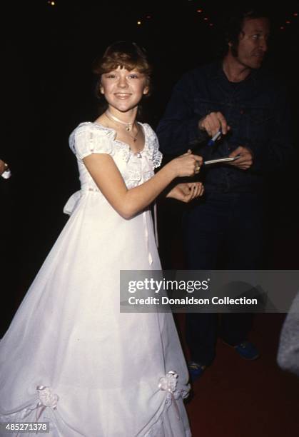 Actress Jill Whelan signs autographs at an event in circa 1979 in Los Angeles, California.
