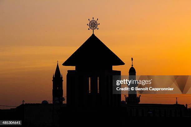 religions cohabitation in asmara - orthodox photos et images de collection