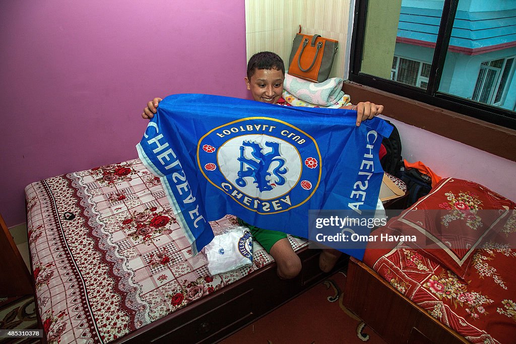 Nepal Earthquake Amputee Receives Gifts From Chelsea FC